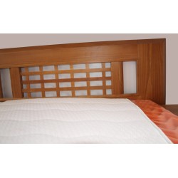 Postel z masivu Nyja, typ 203