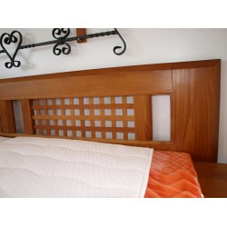 Postel z masivu Nyja, typ 202