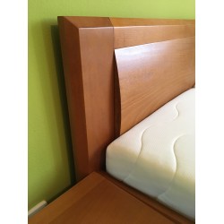 Postel z masivu Amon s úložným prostorem 